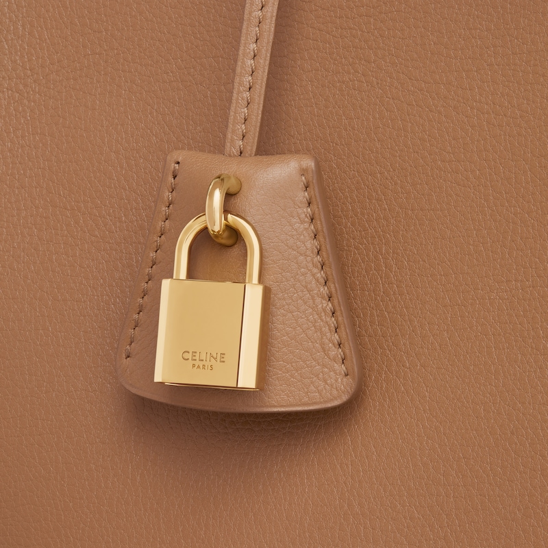 sac céline conti en cuir de veau souple grainé