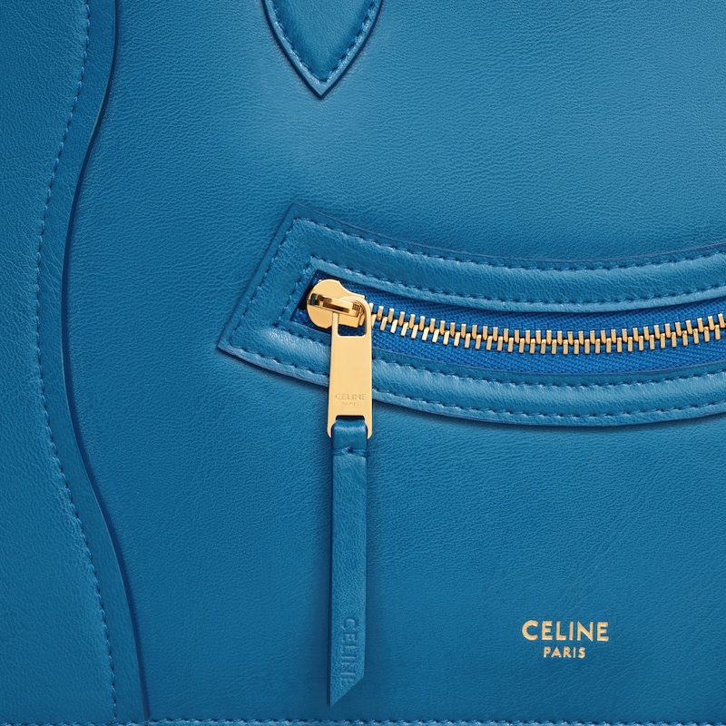 pochette moyenne en cuir de veau brillant