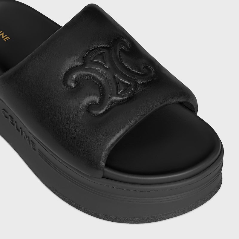 sandales plates celine block avec motif triomphe en cuir dagneau