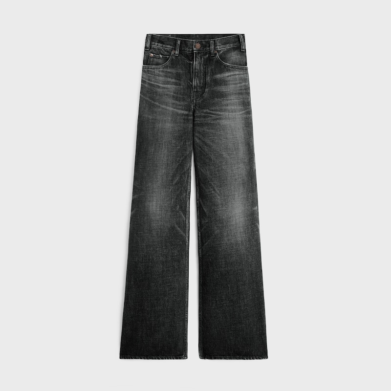jean de surf évasé en denim noir délavé.