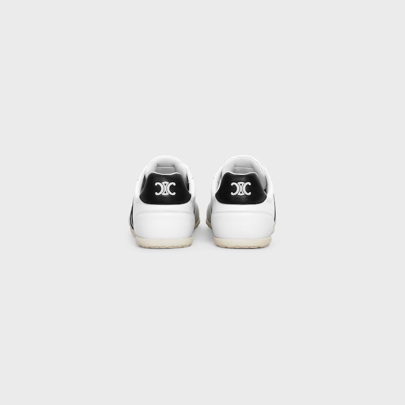 baskets basses à lacets celine jogger avec motif triomphe en cuir de veau et daim.